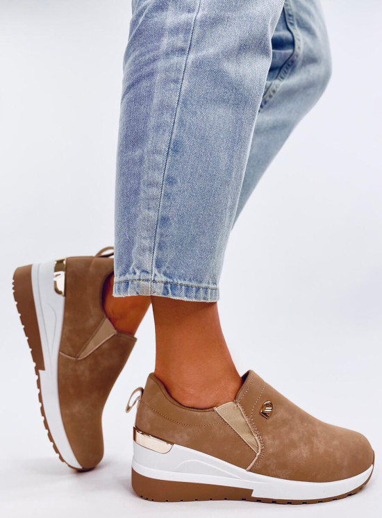 Sneakers mit Keilabsatz Braun