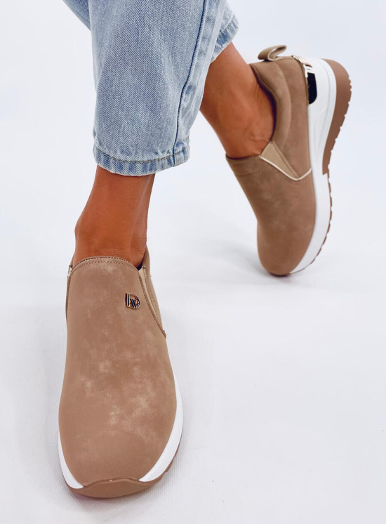 Sneakers mit Keilabsatz Braun