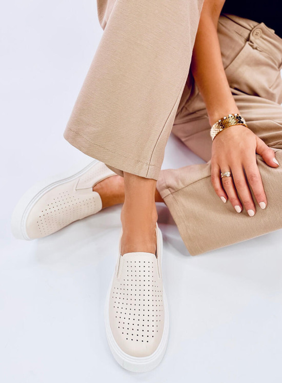 Perforierte Slip-On-Sneaker Beige