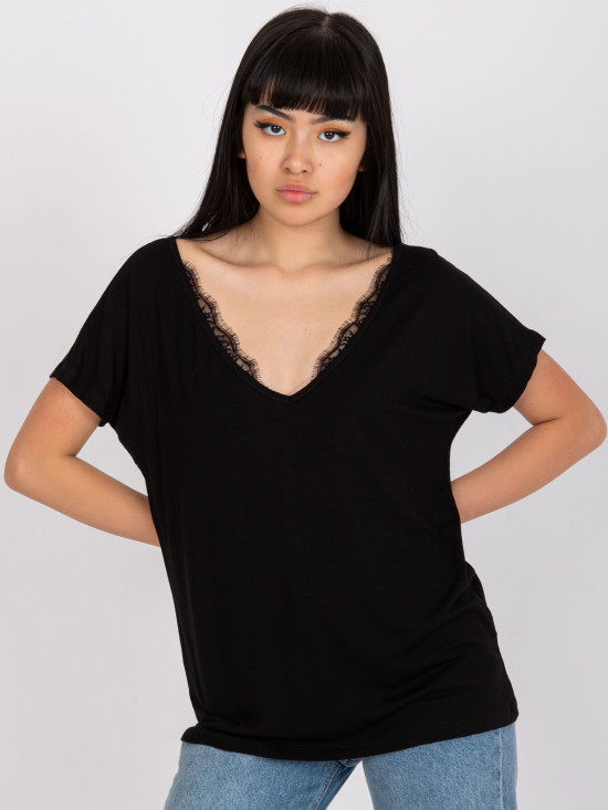 Elegantes schwarzes T-Shirt mit Spitze