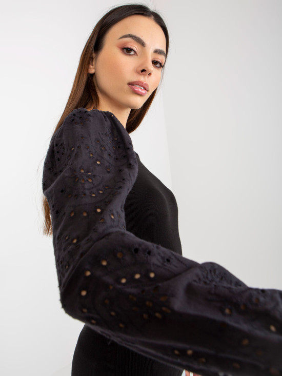 Schwarze elegante Bluse mit Spitzenärmeln OCH BELLA