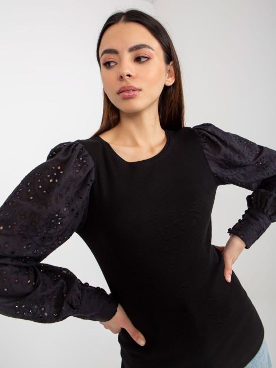Schwarze elegante Bluse mit Spitzenärmeln OCH BELLA