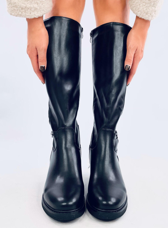 Schwarze Stiefel mit niedrigem Absatz