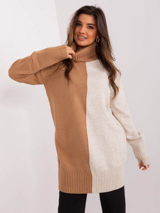 Camel-beige zweifarbiger Pullover mit Rollkragen