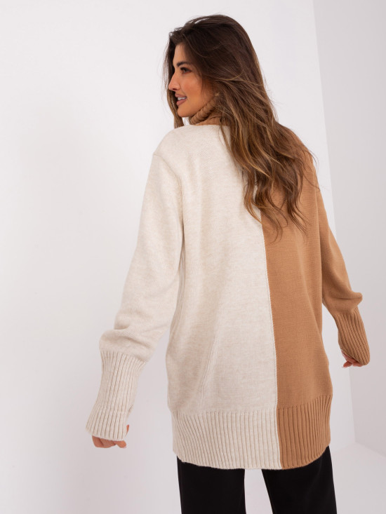 Camel-beige zweifarbiger Pullover mit Rollkragen