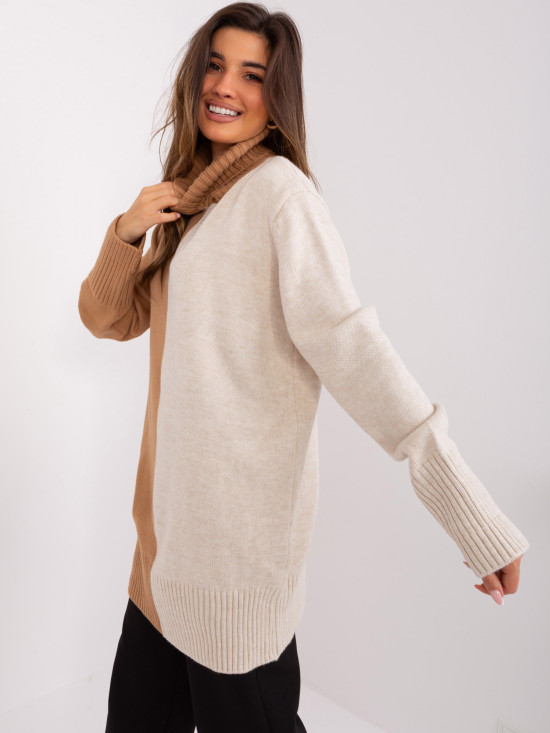 Camel-beige zweifarbiger Pullover mit Rollkragen