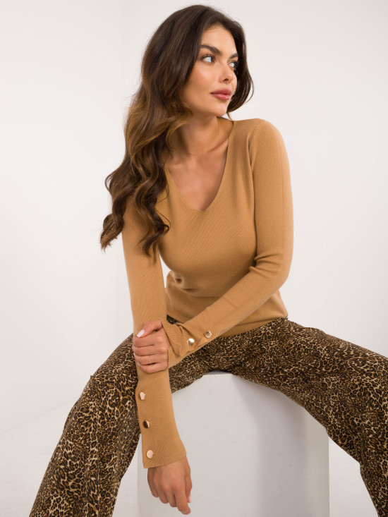 Eleganter camelfarbener Pullover mit langen Ärmeln