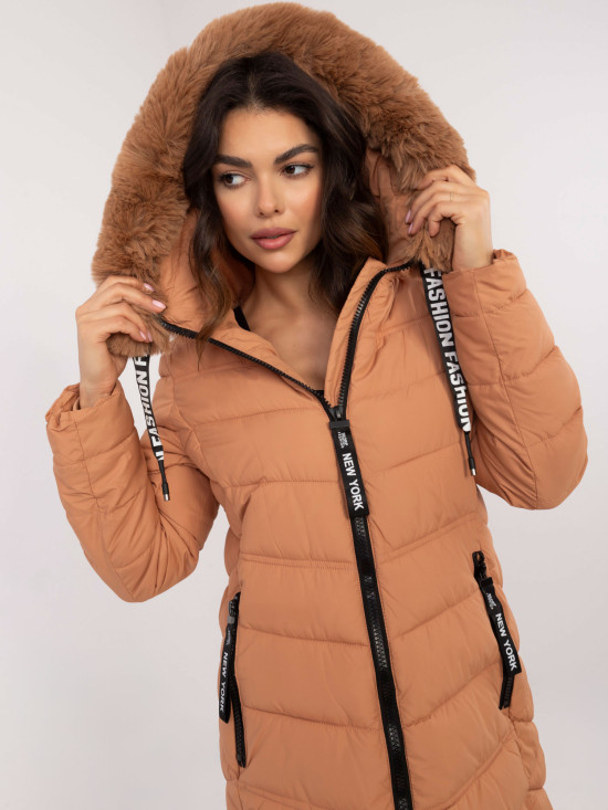 Bequeme Winterjacke mit Kapuze in Camel-Farbe