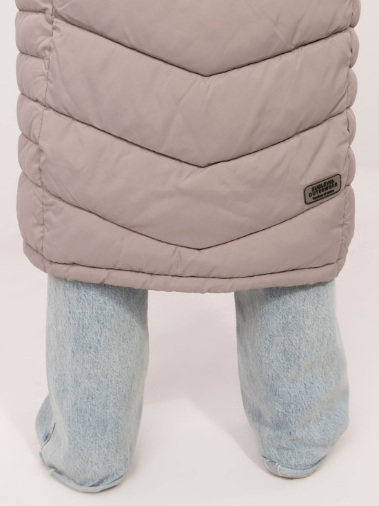 Langer beiger Mantel mit Futter