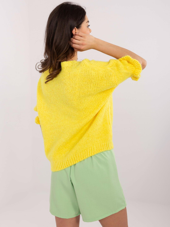 Gelber Pullover mit 3/4-Ärmeln