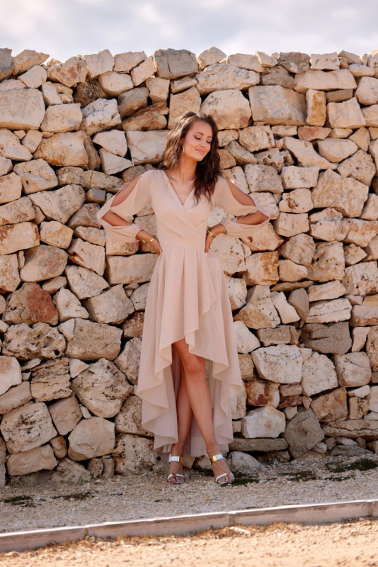 Asymmetrisches Kleid mit langen Ärmeln in Cappuccino