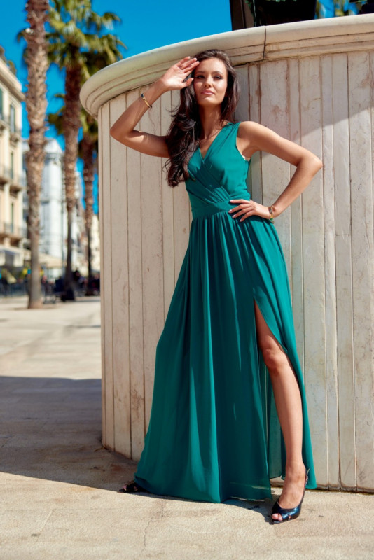 Langes Kleid mit Wickelausschnitt und Rückenschnürung, hellgrün