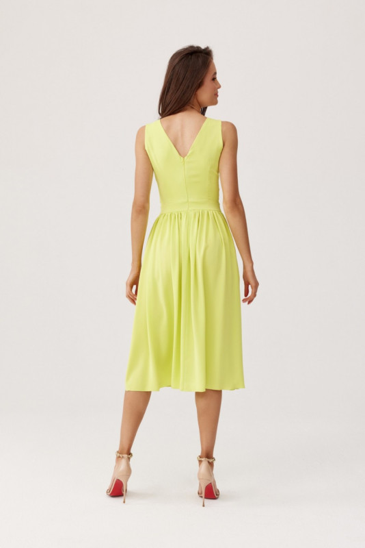 Midi-Kleid in Limettengrün mit Wickelausschnitt und breiten Trägern