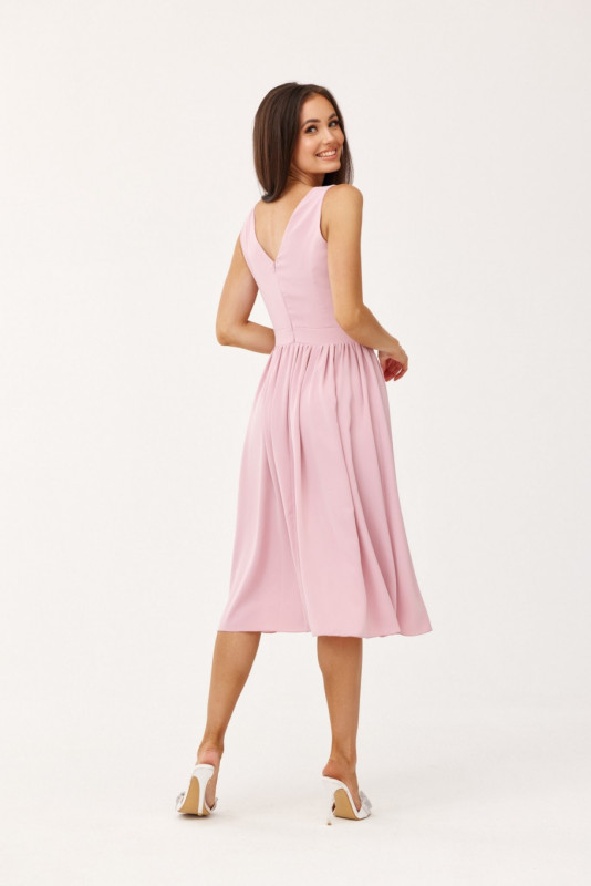 Midi-Kleid mit Wickelausschnitt und breiten Trägern in Dunkelrosa