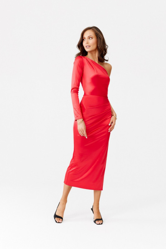 Satiniertes Midi-Kleid mit einem langen Ärmel in Rot