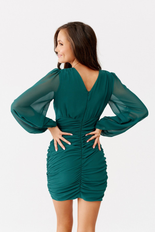 Grünes, gerafftes Kleid mit Puffärmeln