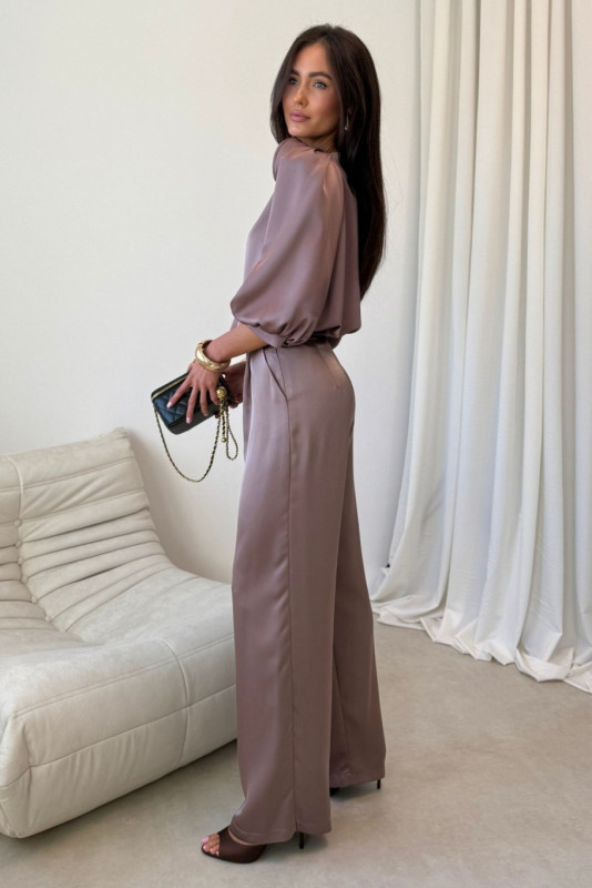 Braune Bluse Giana mit Rosenapplikation