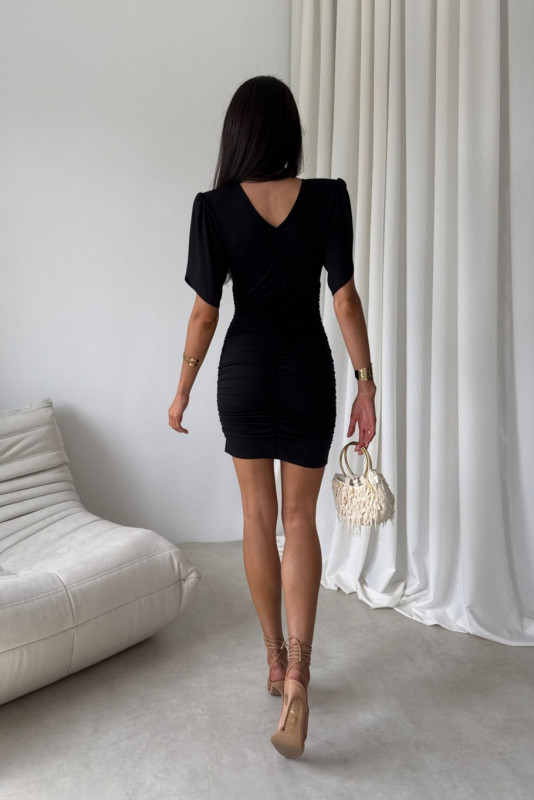 Schwarzes Mini-Kleid mit Raffung und Wickelausschnitt