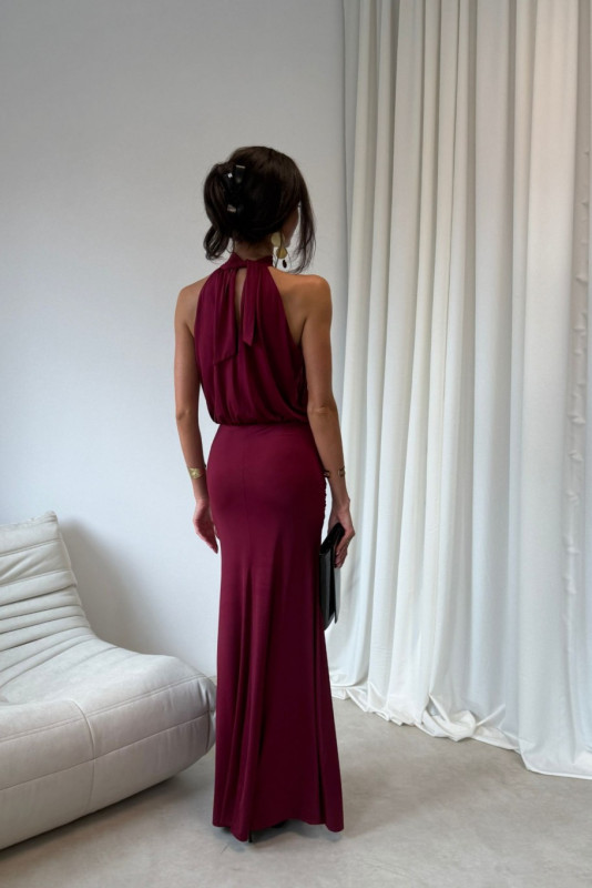Langes bordeauxrotes Maxikleid mit Schlitz