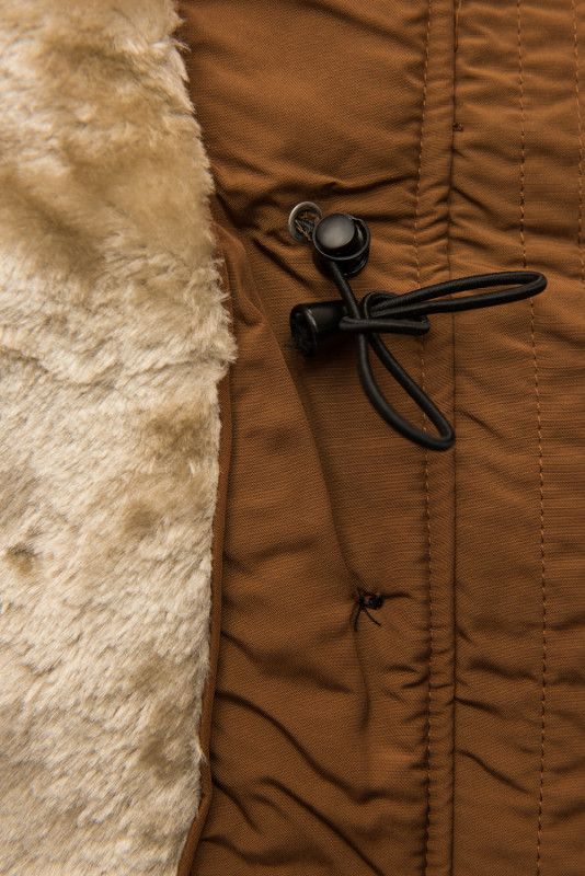 Winterjacke mit hohem Kragen braun