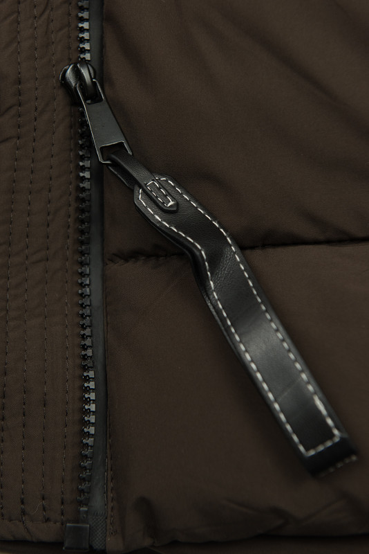 Schokoladenbraune Steppjacke mit Kunstpelz