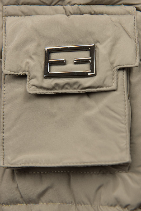 Dunkelbeige Steppjacke mit Kunstpelz