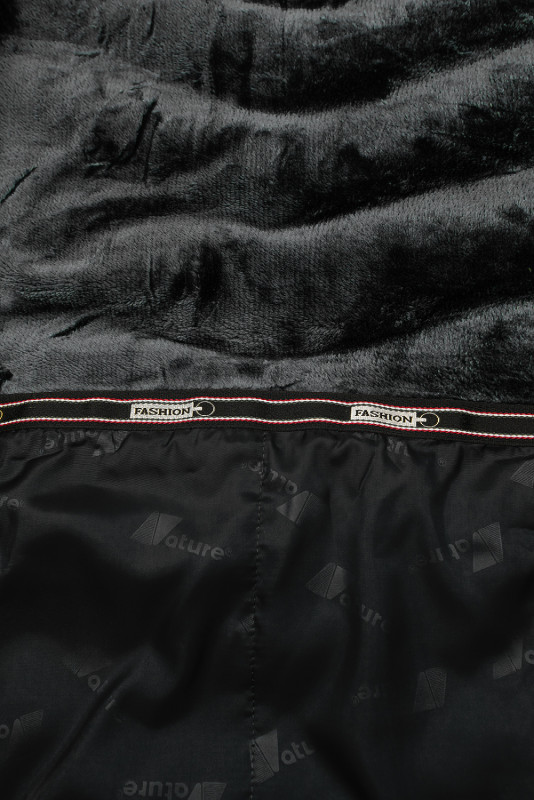 Winterjacke mit Fellimitat an der Kapuze schwarz