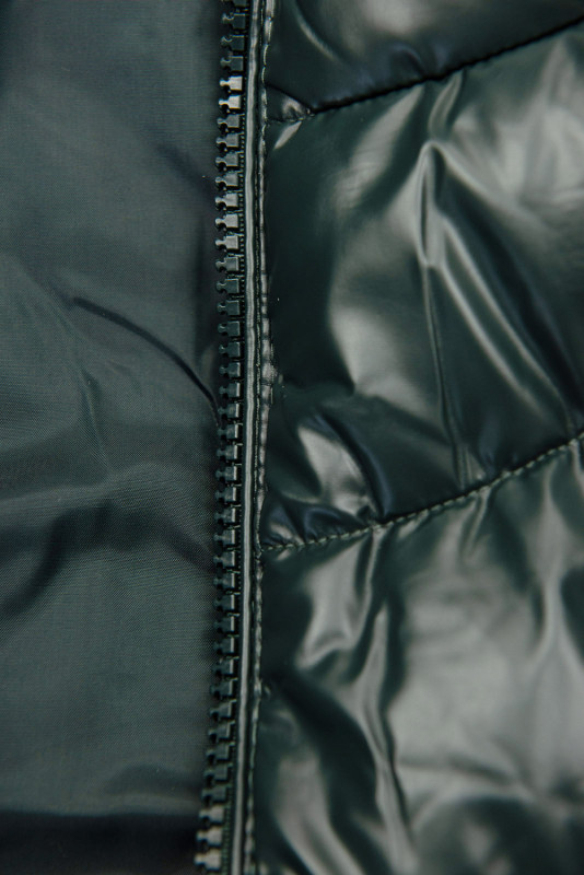 Winterjacke in glänzender Optik grün