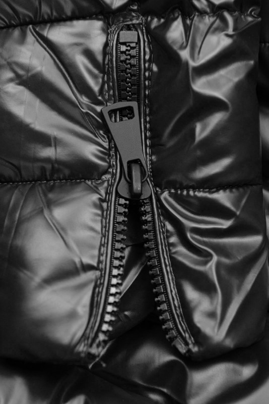 Winterjacke in glänzender Optik schwarz