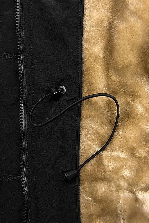 Winterjacke mit hohem Kragen schwarz