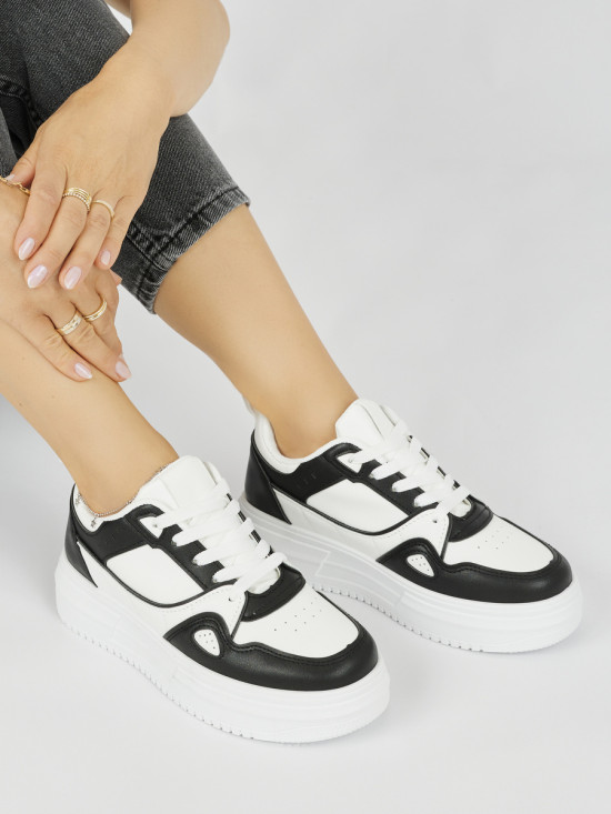 Schwarz-weiße Damen-Sneaker mit Plateau