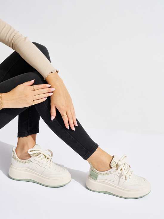 Stylische beige Sneakers mit dicker Sohle