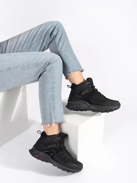 Schwarze gefütterte Wanderschuhe