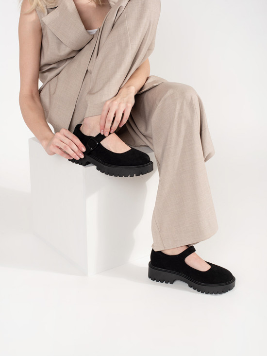 Schwarze Wildleder Slipper mit Plattform