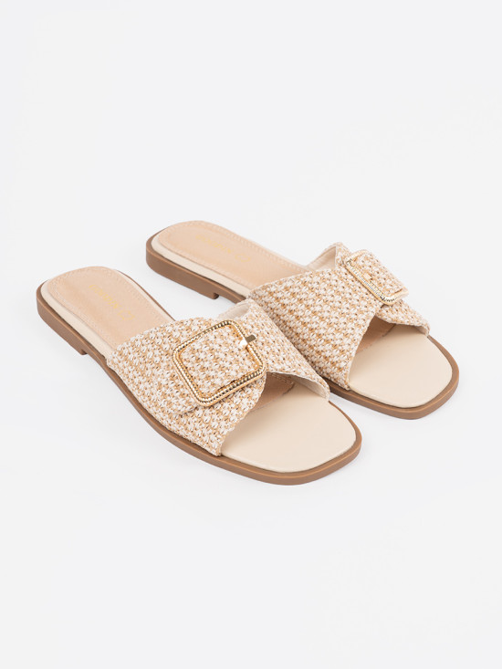 Beige Sandalen mit weißem Karomuster und Schnalle