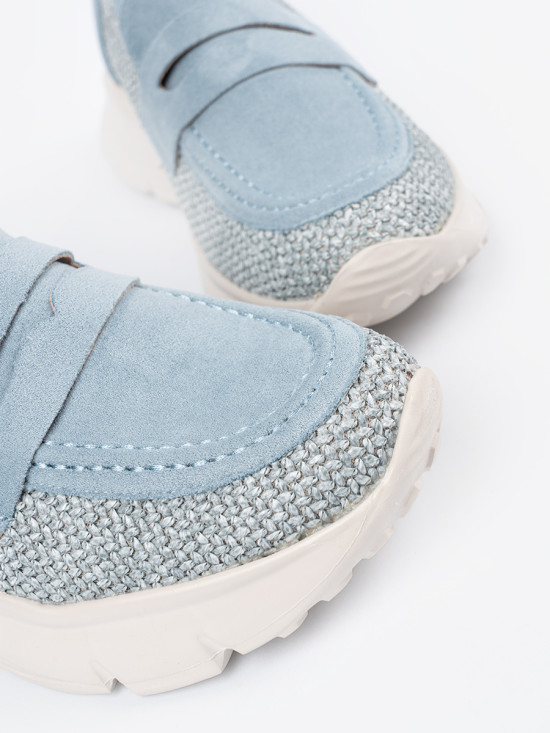 Blaue Halbschuhe mit dicker Sohle