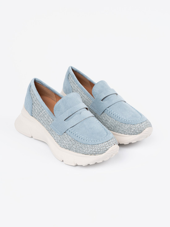 Blaue Halbschuhe mit dicker Sohle