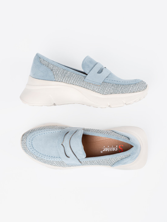 Blaue Halbschuhe mit dicker Sohle