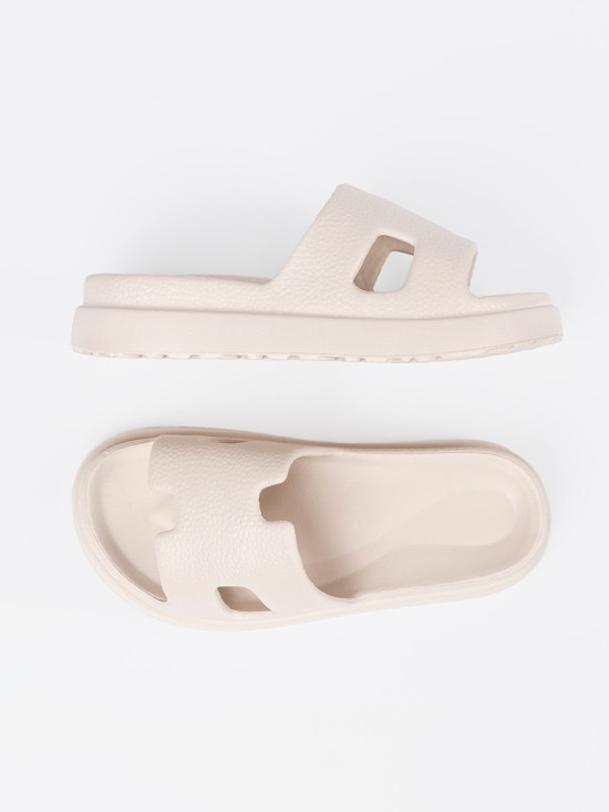 Helle beige Pantoletten auf Plattform