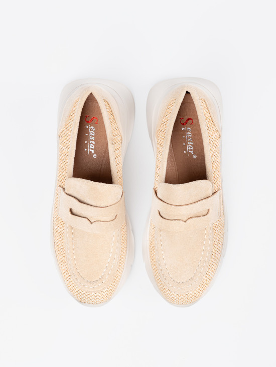 Helle beige Halbschuhe mit dicker Sohle