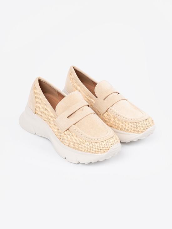 Helle beige Halbschuhe mit dicker Sohle