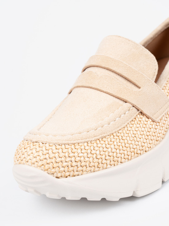 Helle beige Halbschuhe mit dicker Sohle
