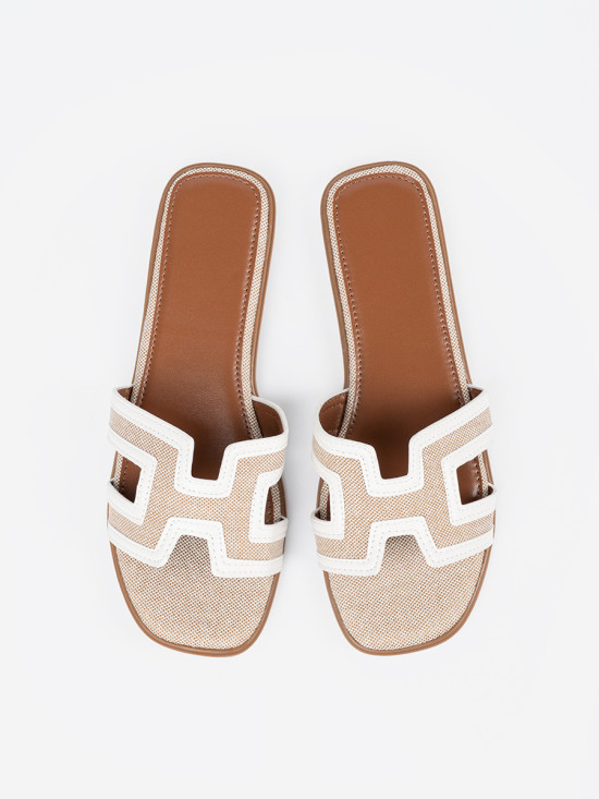 Weiße Slipper mit flachem Absatz