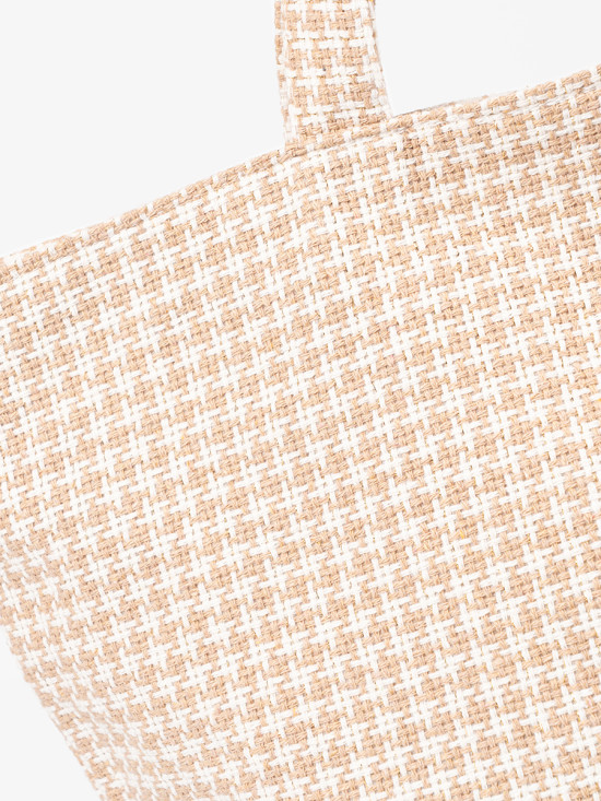 Beige Strandtasche mit weißem Karomuster