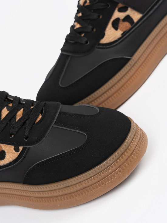 Damen schwarze Sneakers mit Leoparden-Details