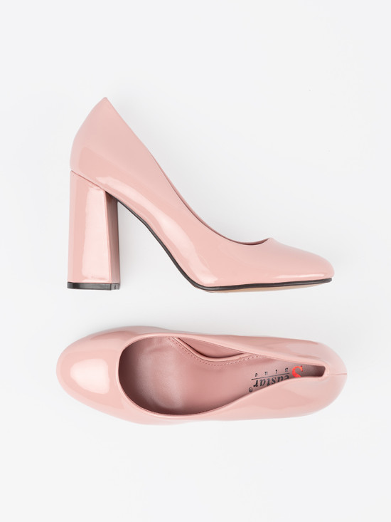 Rosa lackierte Pumps mit Blockabsatz