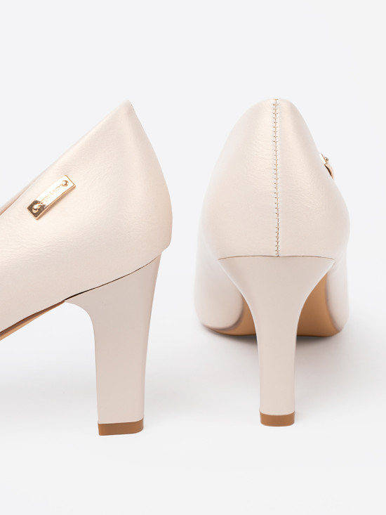 Beige Pumps auf Blockabsatz von Sergio Leone