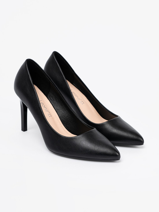 Klassische schwarze Pumps mit Absatz
