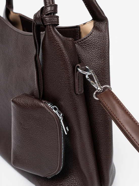 Elegante braune Handtasche mit Kosmetiktäschchen