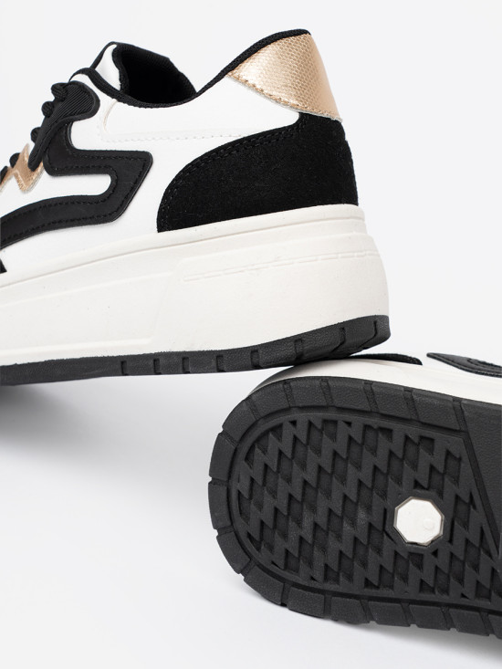 Schwarz-weiße Sneakers mit goldenen Details
